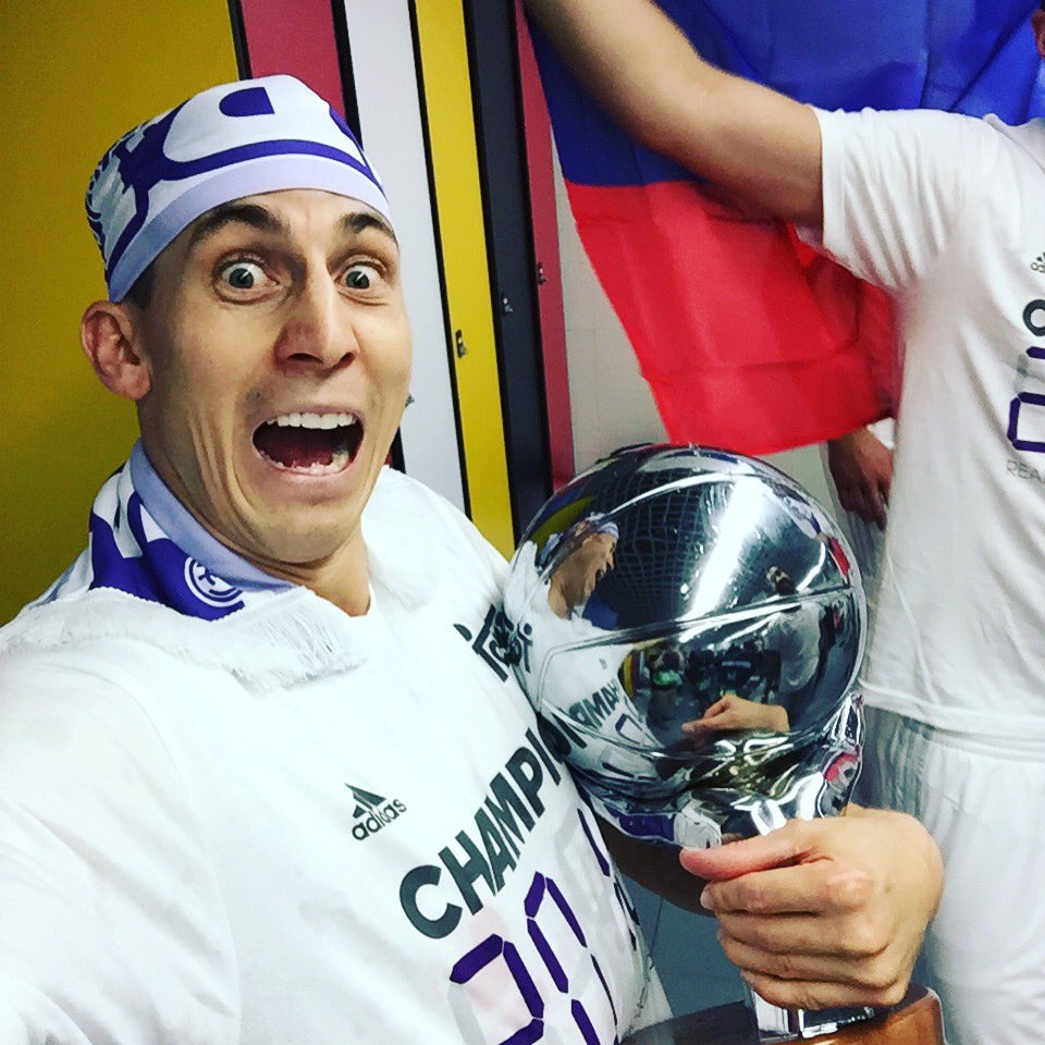 JayceeCarroll's tweet photo. Campeones!!! Gracias aficion por una temporada increible! 🏆🏆🏆 #RealMadrid #HalaMadrid # https://t.co/j9ISuJKBz4