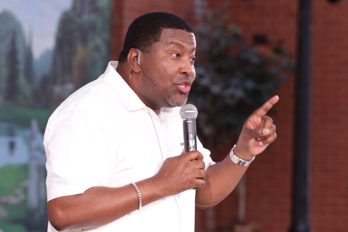 Joy105com's tweet photo. You don't need a TITLE to change lives, you just need the power of your authentic TESTIMONY 
Dr. @edeweysmith https://t.co/10mWki99I5