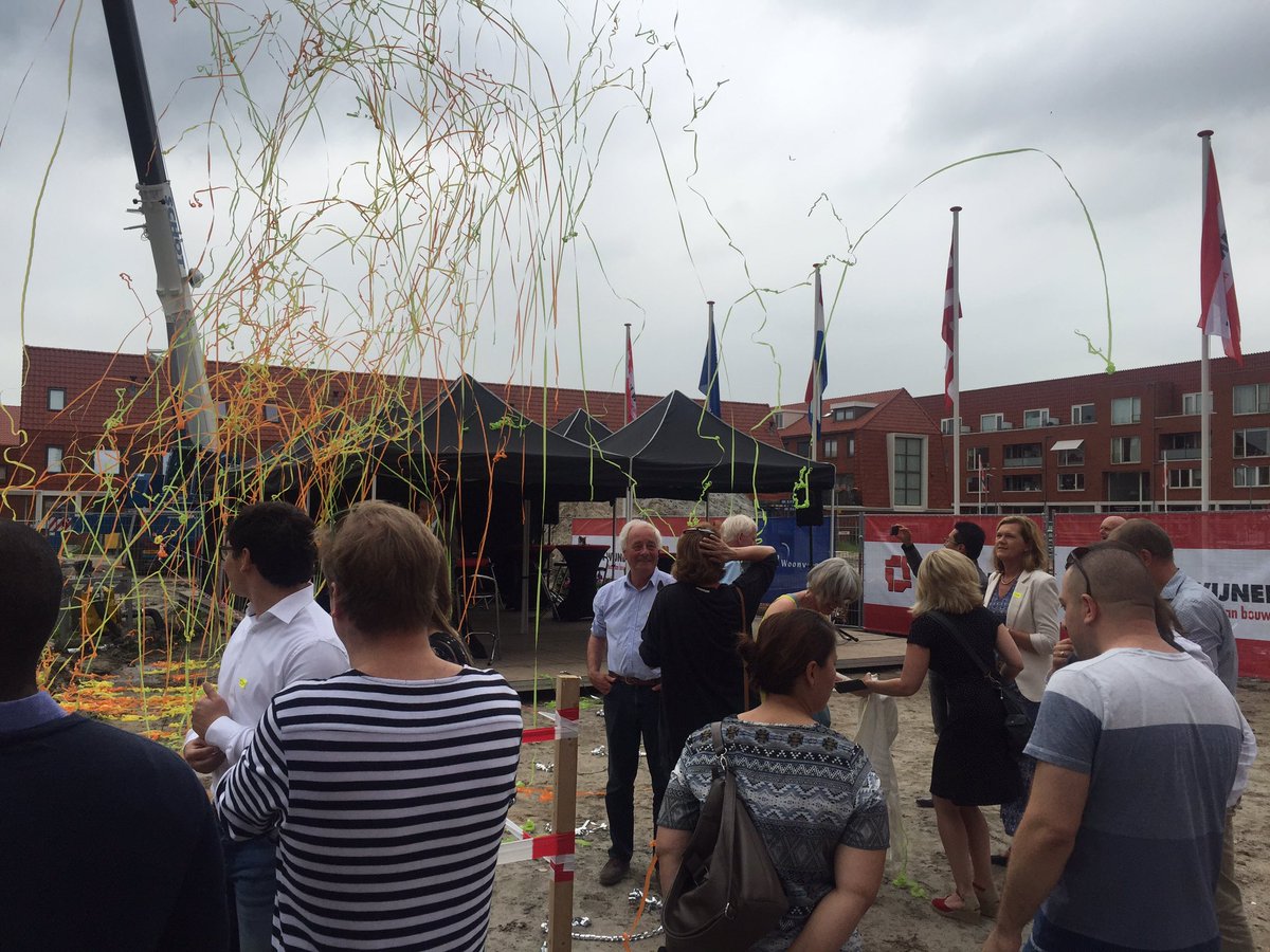 kohuisman's tweet photo. Zeer geslaagd succesvol startfeest Alkmaar @Spieghelbuurt @VanWijnenGroep. Blije, enthousiaste kopers #samenwerken https://t.co/dfsEZoCb8w