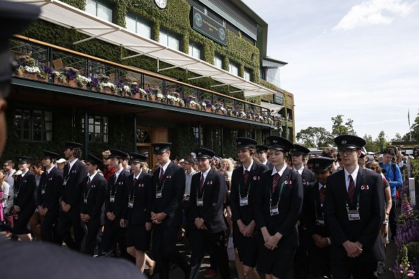 BBCSport's tweet photo. Banned items at Wimbledon:

- Large flags
- Political messages on banners
- Selfie sticks

https://t.co/MrTnHh0VbQ https://t.co/3guZSx3Xxp