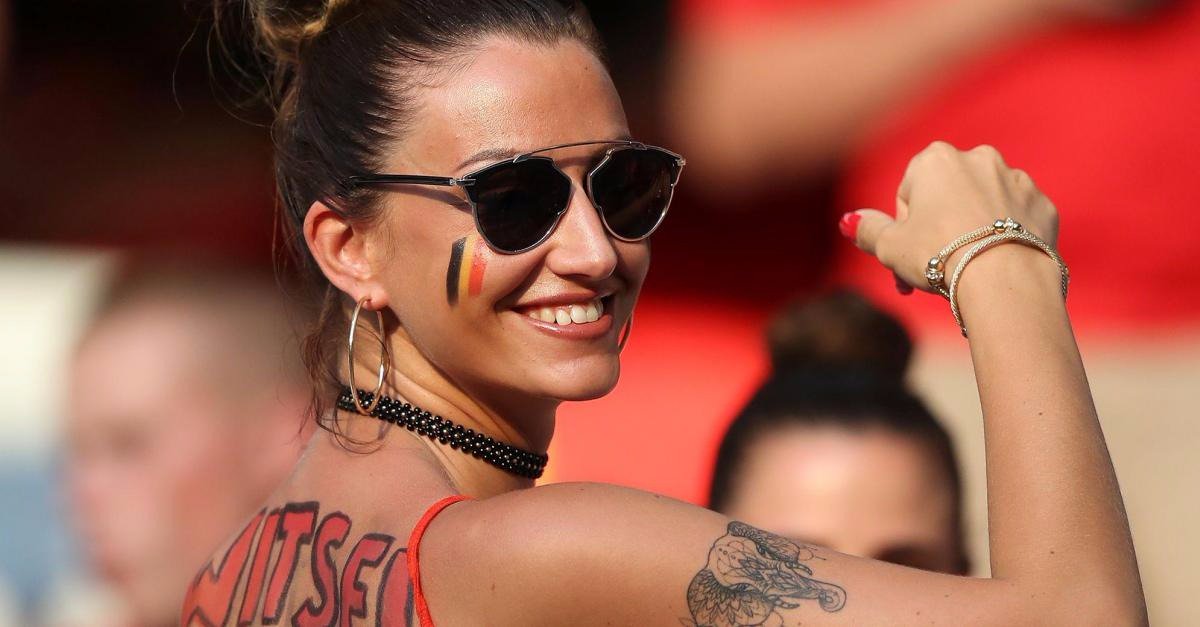Qui Est La Femme D Axel De Tarle #swebel la femme d'axel witsel s'illustre dans les tribunes avant le