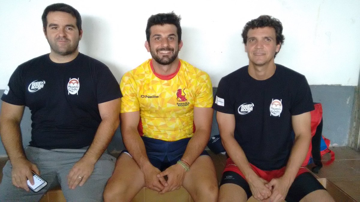 MikeChapel's tweet photo. Hoy ha estado Javier de Juan, jugador selección española de #rugby, capitán del Bathco y cordobés con @MezquitaRugby https://t.co/dxQLCFqlWY