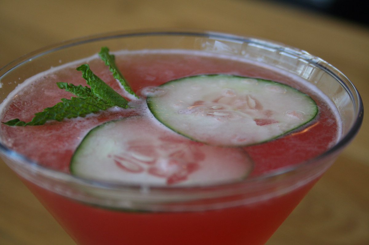 PecanPointTXK's tweet photo. Pomona-Tini: Cucumber infused vodka and lemoncello with fresh muddled watermelon and mint. #drinklocaltxk https://t.co/GeiYNqzWLC