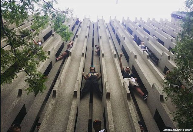 People Are Scaling Buildings in Cleveland at the Cavs Parade - The