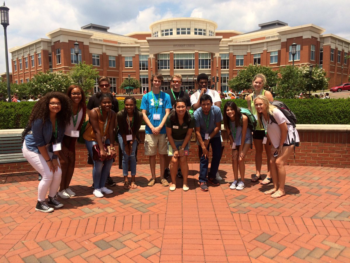 Sydney16OC33's tweet photo. My 6th Freshman Session. I wouldn't want another group to share my half way mark with! #NinerNation #SQuachSquad https://t.co/Y9Yi6puCba