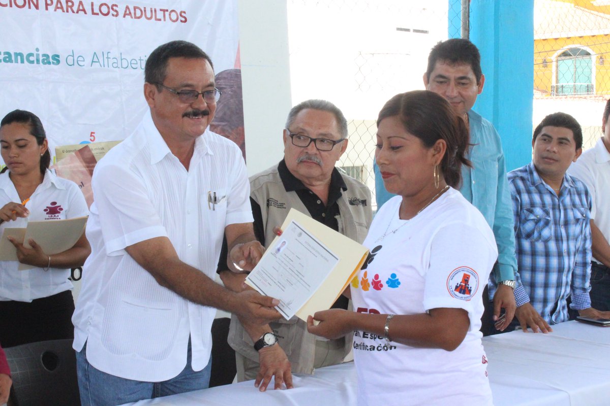 ChavaFarias1's tweet photo. Firme convenio de colaboración con el director Gral. del @IEEA_CAMPECHE @MarcoAAR2016 para combatir rezago educativo https://t.co/9o4atYl3mQ