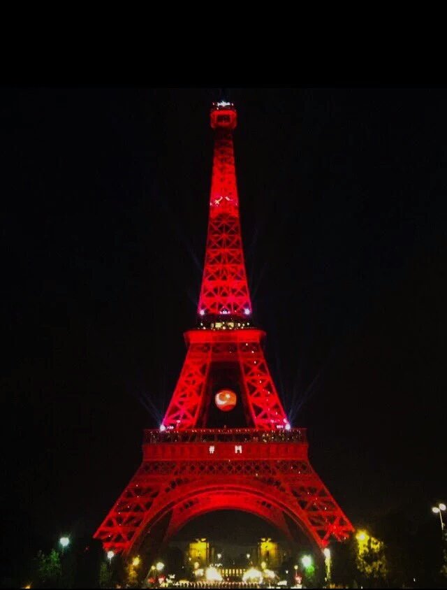Eyfel Kulesi bu akşam yine #kırmızı #beyaz