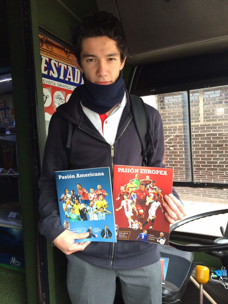 mitfumu's tweet photo. Gracias al talquino José Pablo Cáceres que nos regaló la revista que él mismo edita e imprime.Un futbolero de verdad https://t.co/Yq0kS3niBZ