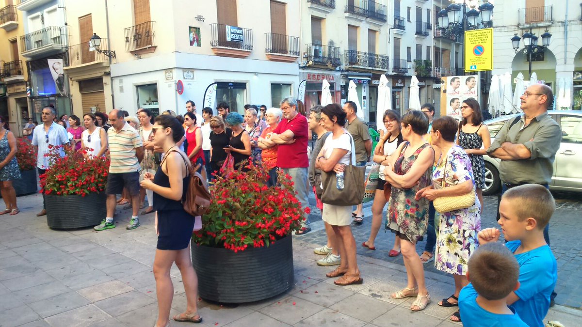 RefugiatsGND's tweet photo. Un dimecres més a la plaça!No ens oblidem, no els oblideu!
#RefugiatsBenvingutsGandia 
#VergonyaUE 
Gràcies https://t.co/KG4qm50nXv