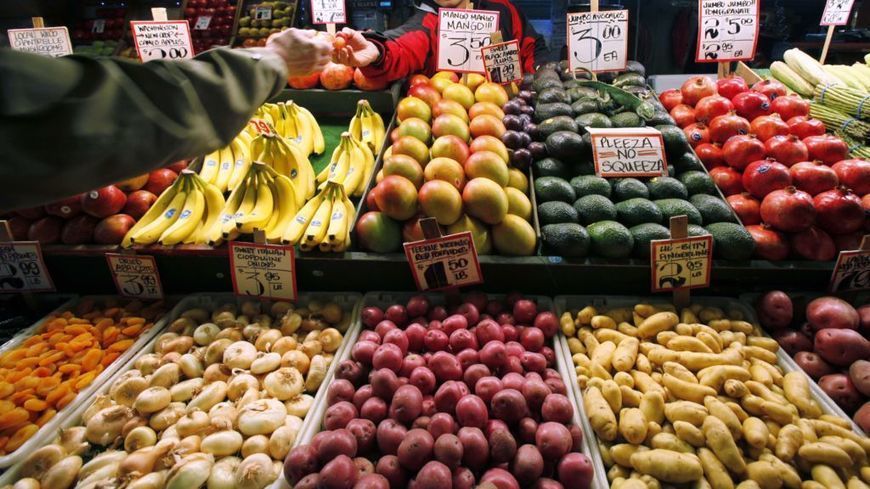 RobertLustigMD's tweet photo. The growing #diet divide between rich and poor in America. #RealFoodForAll https://t.co/RUMP3gvWmr https://t.co/65pwFAO61L