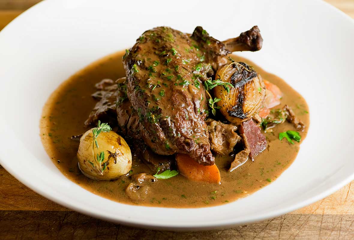 TropicsFood's tweet photo. [#TropicsFood] Dinner is served: Coq au Vin | https://t.co/6ztU8S63S0 #Afrique #Paris #Recipes #SouthAfrica #Foodie https://t.co/LKlIEMvZzn