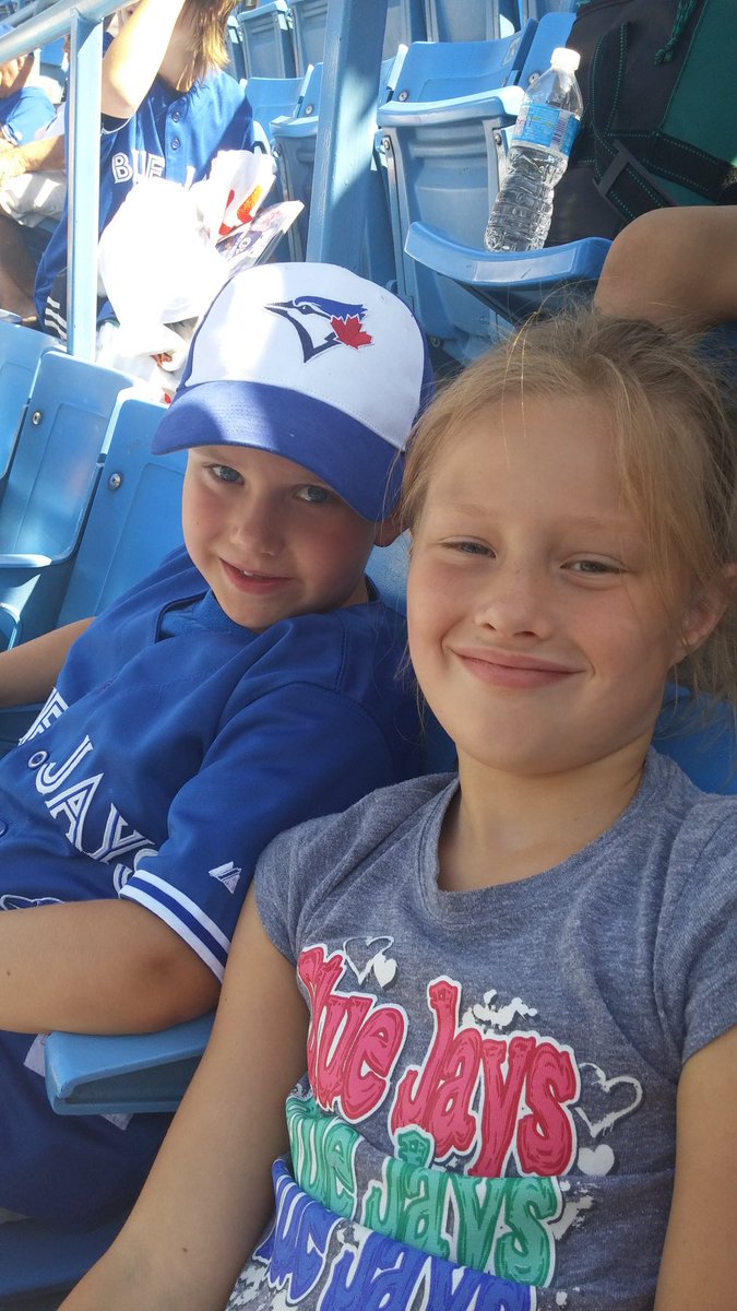 YesDPPS's tweet image. 💘 love found at the #Jays game