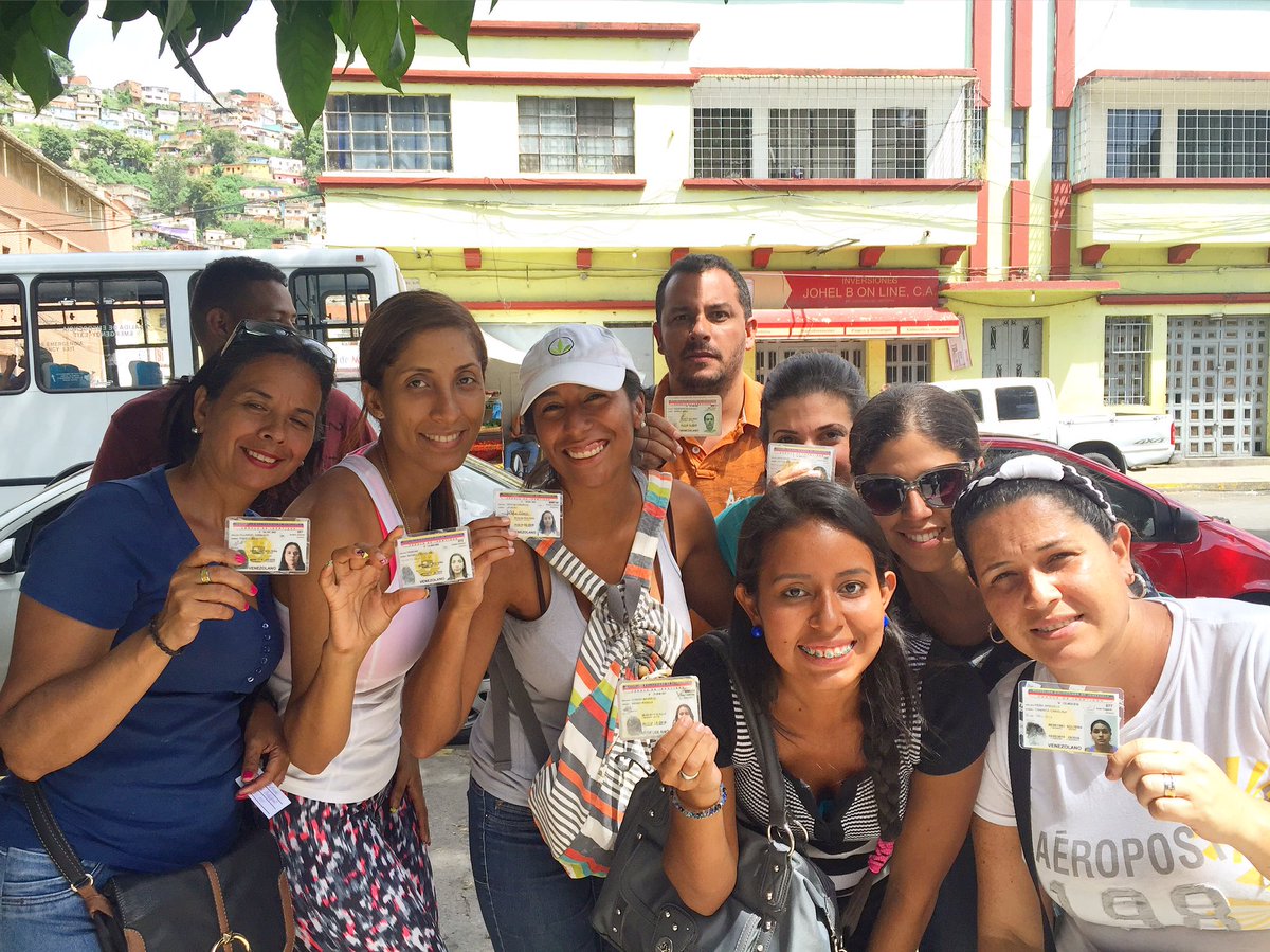 PJ_Caracas's tweet photo. #Caracas, superó la meta del 1% requerido y vamos a seguir sumando firmas. ¡Si se puede! #VenezuelaValida https://t.co/qxVhULDiev