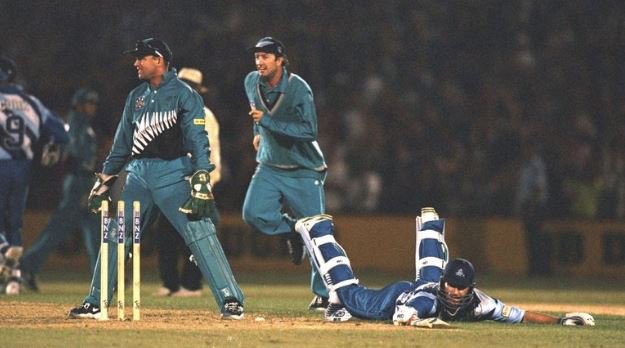 SkyCricket's tweet image. After last night's thriller at Trent Bridge, we look at @EnglandCricket's previous ODI ties: skysports.tv/PdNuTJ