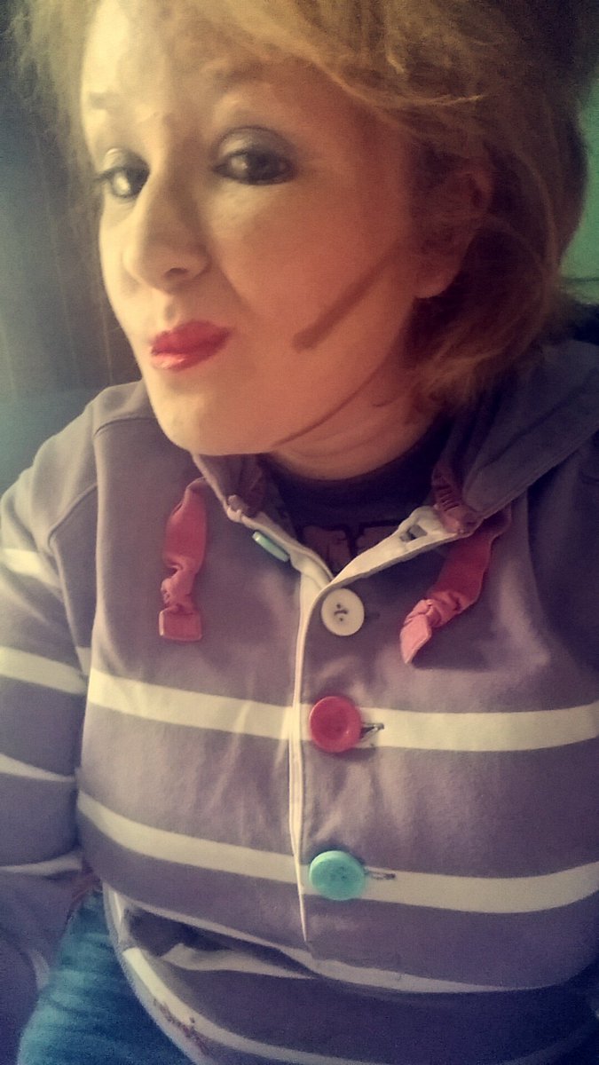 cupsofglitter's tweet image. Hols contour the other day from Snapchat