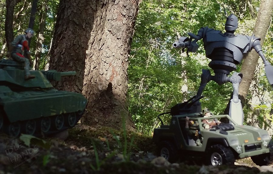 idlehandsblog's tweet photo. Eye Candy: @MondoNews #IronGiant https://t.co/tns1I8NvZg #girantrobots #toyphotography #robots #scifi #animation https://t.co/6egRt8c7G2