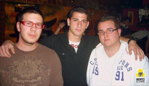 DarkPollow's tweet photo. Mi vida 9 años atrás 😕 #NotBad Seguimos los mismos 💪 y algunos mas 😏 #QuieroEsasGafasOtraVez https://t.co/0qJUZfhXAa