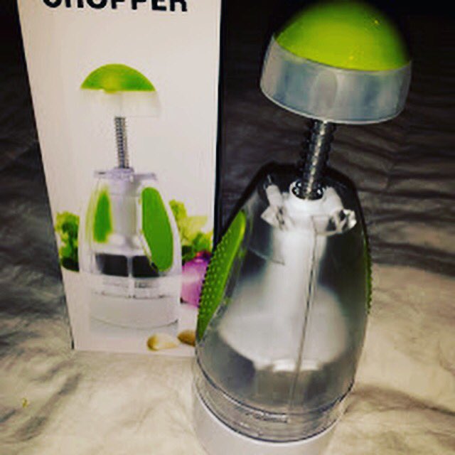 TwoFullTimeJobs's tweet photo. #onionchopper great but must have for the kitchen! Sold by kuuk found on Amazon https://t.co/0pd2F9OUkp