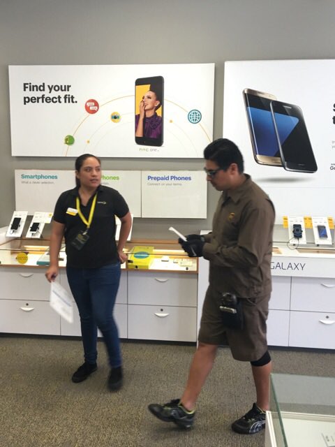 WLSprintVTR's tweet photo. Cynthia building leads for Saturday! #TeamVTR #SprintSaysThanks @TyMehra https://t.co/hcxfZni5RT
