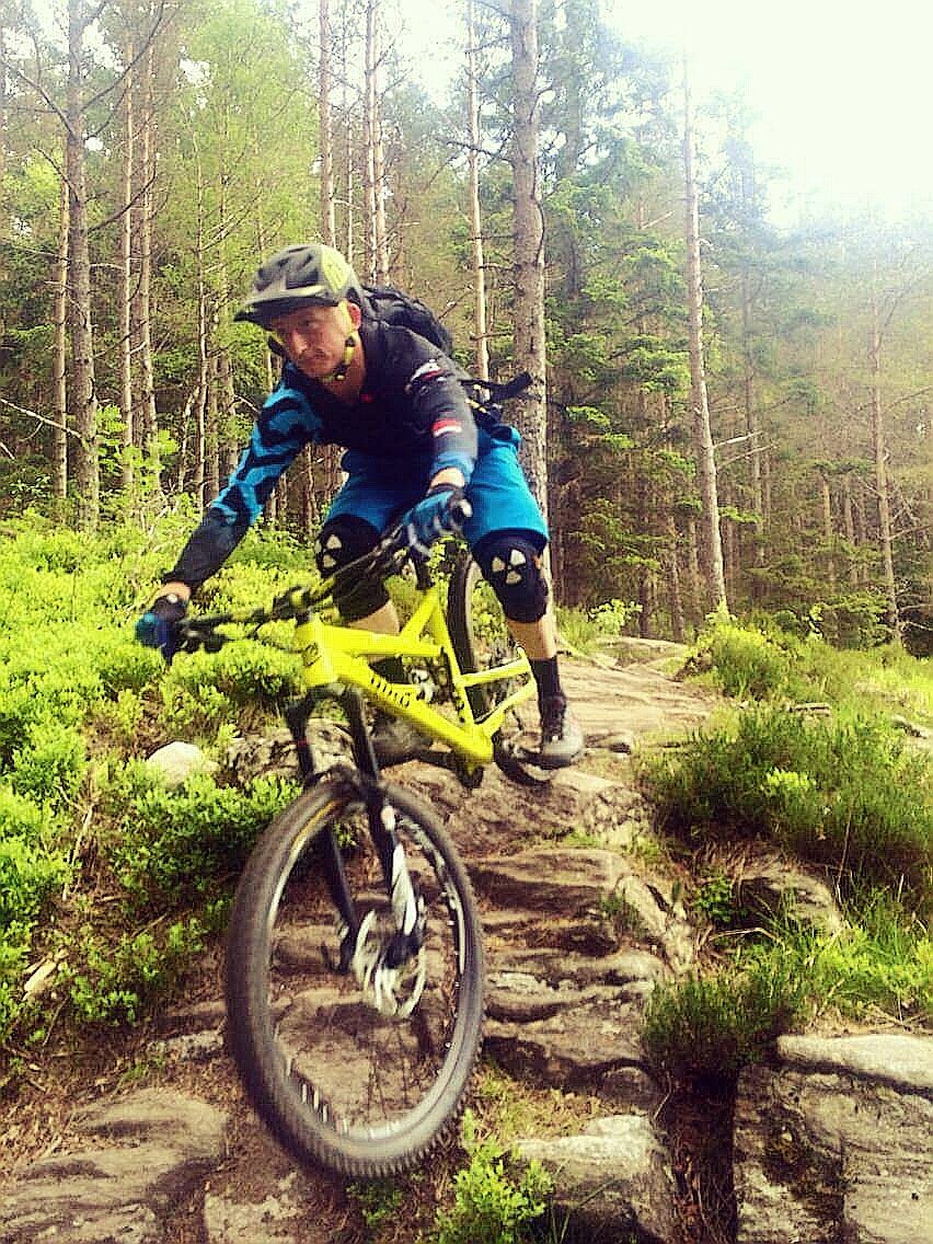 My @Bird650b #Aeris guiding me nicely over the rocks at Laggan Wolftrax.

<a href="/rafcyc_dhteam/">RAF Cycling DH Team</a> <a href="/RAFCycling/">RAF Cycling (RAFCA)</a>