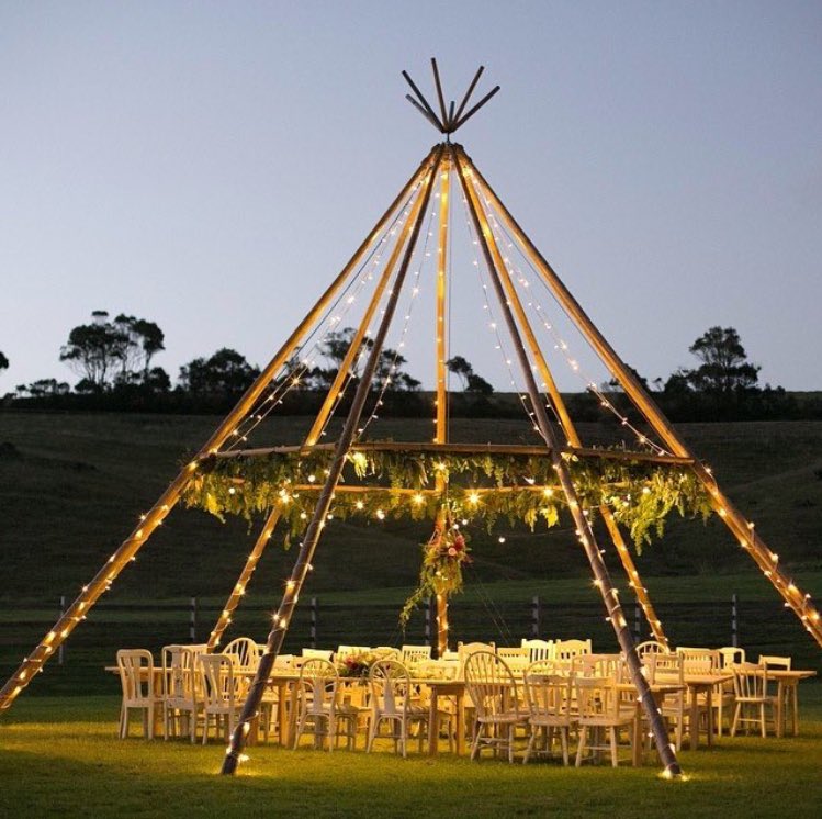 PapaKata's tweet photo. Because every #weddinghour needs a picture of the Naked Teepee 😍 @WeddingAffair https://t.co/rDJ80IVMPu
