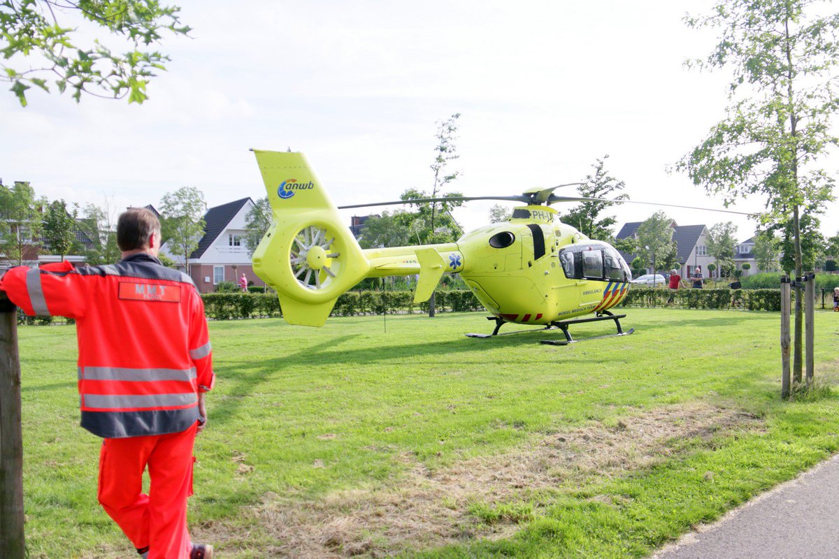 MartinvO's tweet photo. 3 meldingen #traumaheli #Lifeliner2 kort achter elkaar, eerst #Bleiswijk voor med. noodsit. aan #Terrastuin... 1/3 https://t.co/YVBwvtotJd