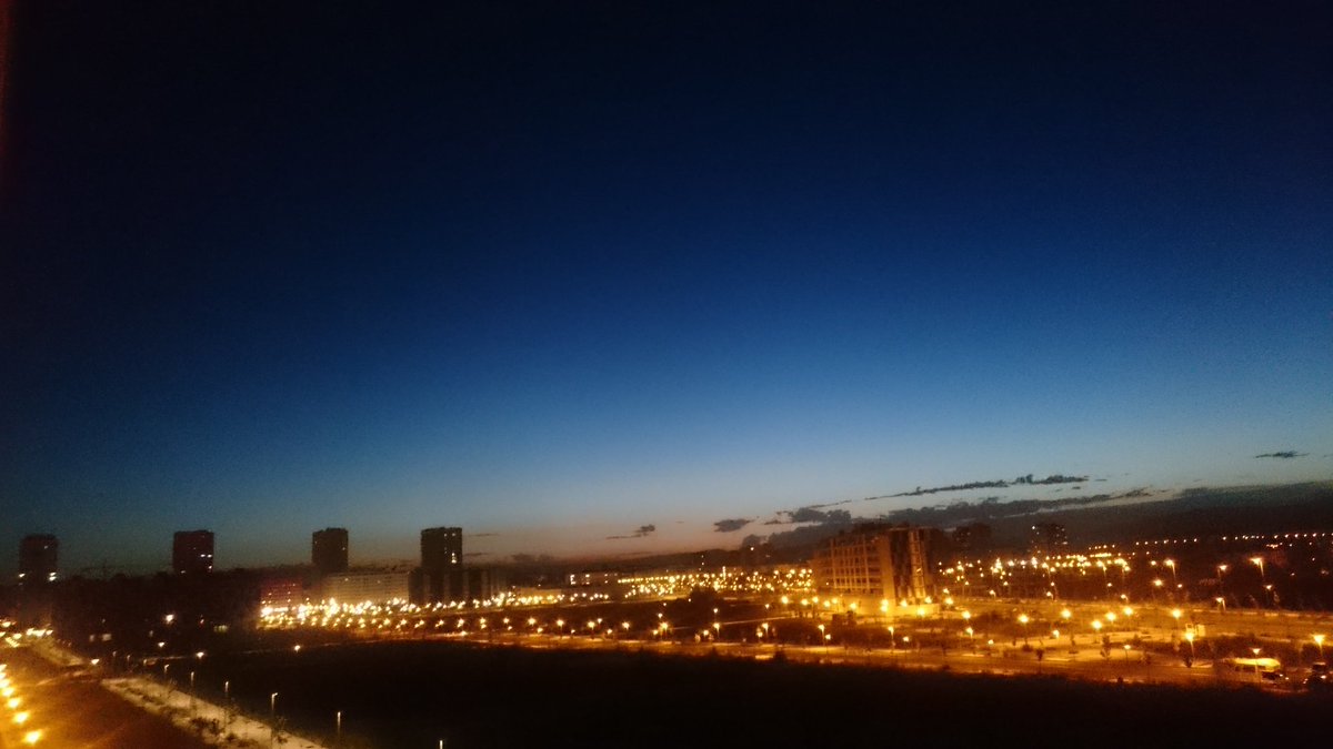 IzkiNatural's tweet photo. RT @viskowitz: Sol de casimedianoche en #VitoriaGasteiz 😉 Preciosa luz crepuscular y las 11 de la noche @Euskalmet https://t.co/1MBuiw8623