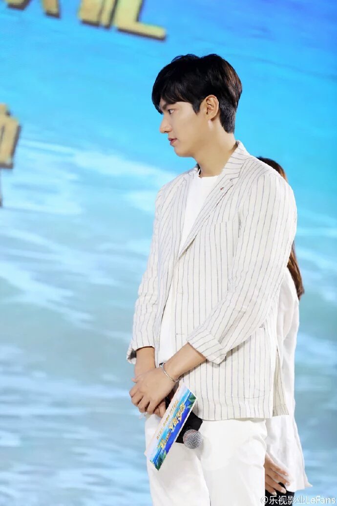 MINOZBANDUNG's tweet photo. 22.06.2016 #LeeMinHo - BountyHunters Movie Premier in Beijing^^ Cr: logo https://t.co/fmchuGDVxZ
