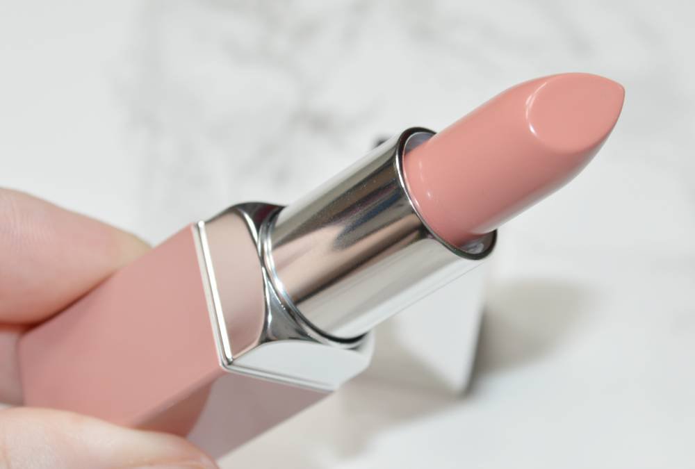 DivasNeverAge's tweet photo. #BeigeLips are it for #SummerBeauty. You can pair it with a dramatic eye or plain for a #NaturalLook #DivasNeverAgeยฎ https://t.co/pcZ6A4qXL0