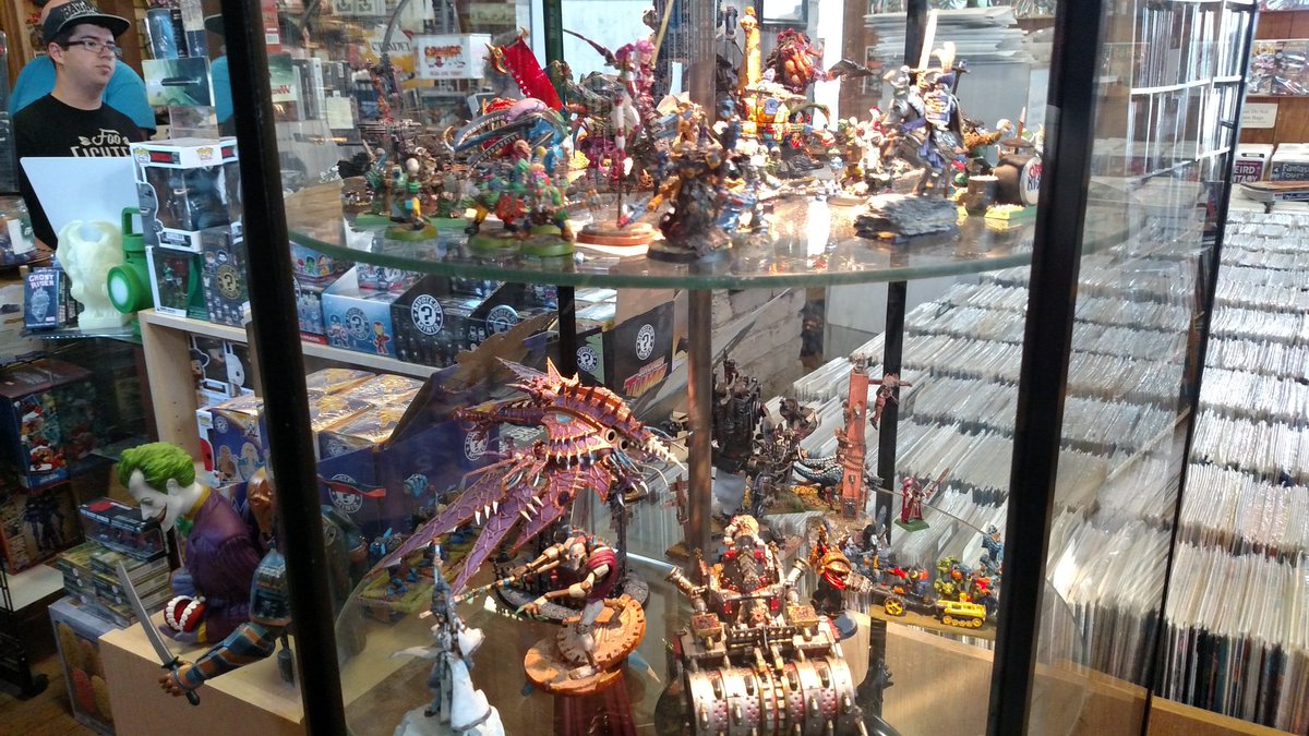 iSinGaming's tweet photo. I love nerd culture #CaveComics #Newtown #Ct https://t.co/vFIBmXcMGy