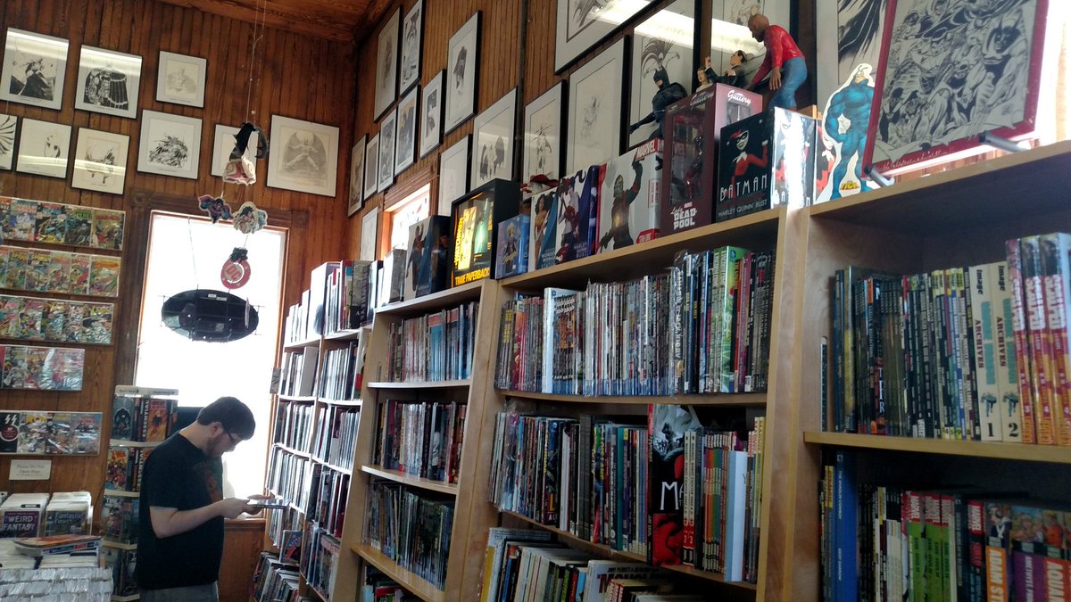 iSinGaming's tweet photo. I love nerd culture #CaveComics #Newtown #Ct https://t.co/vFIBmXcMGy