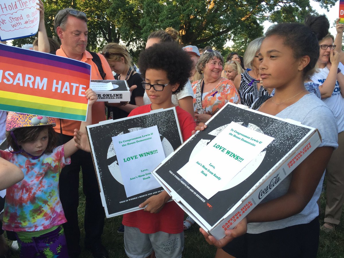 shannonrwatts's tweet image. .@apricotmamiof2, #SandyHook mom of Ana Grace, sent pizza to the House for sit-in to #DisarmHate #NoBillNoBreak