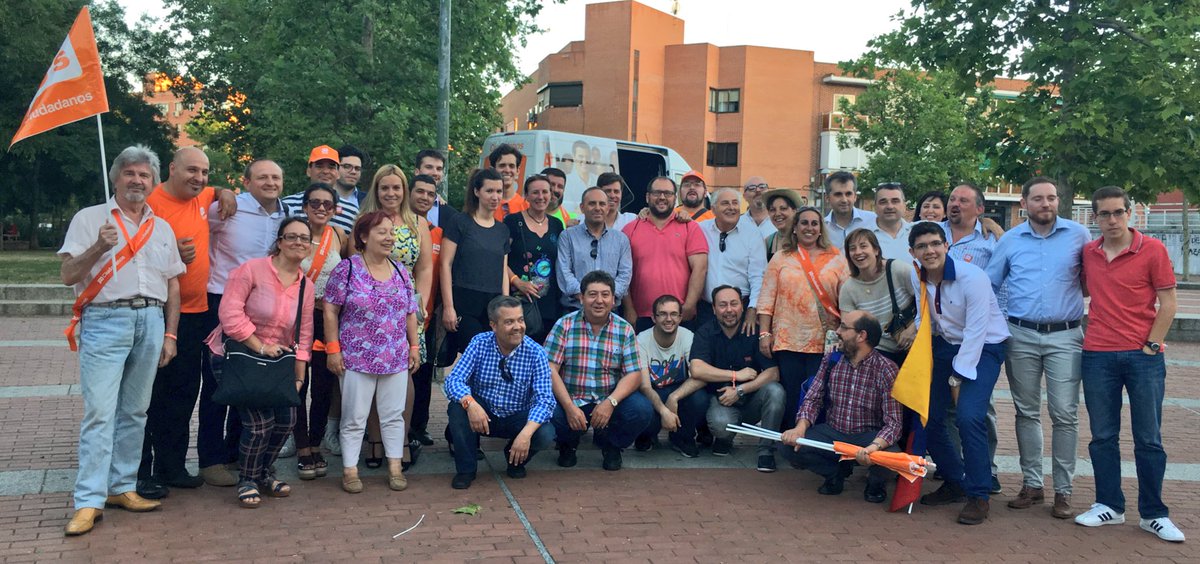 larubiadeteleco's tweet photo. Gracias a @anadsoler, @maredondor y @antpezzi por apoyar siempre todas las iniciativas.El #CambioAMejor está + cerca https://t.co/3mBDyklrQn