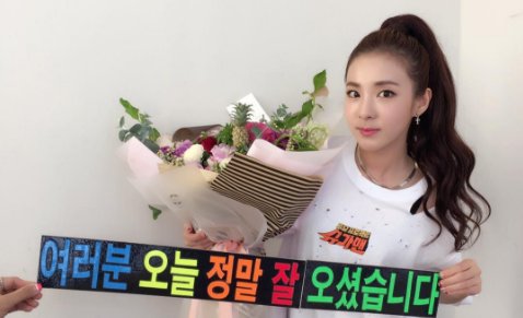 soompi's tweet photo. #2NE1’s Sandara Park Says Goodbye To “Sugar Man”
https://t.co/nfi1b9WKQs https://t.co/BN45cPUQQ0