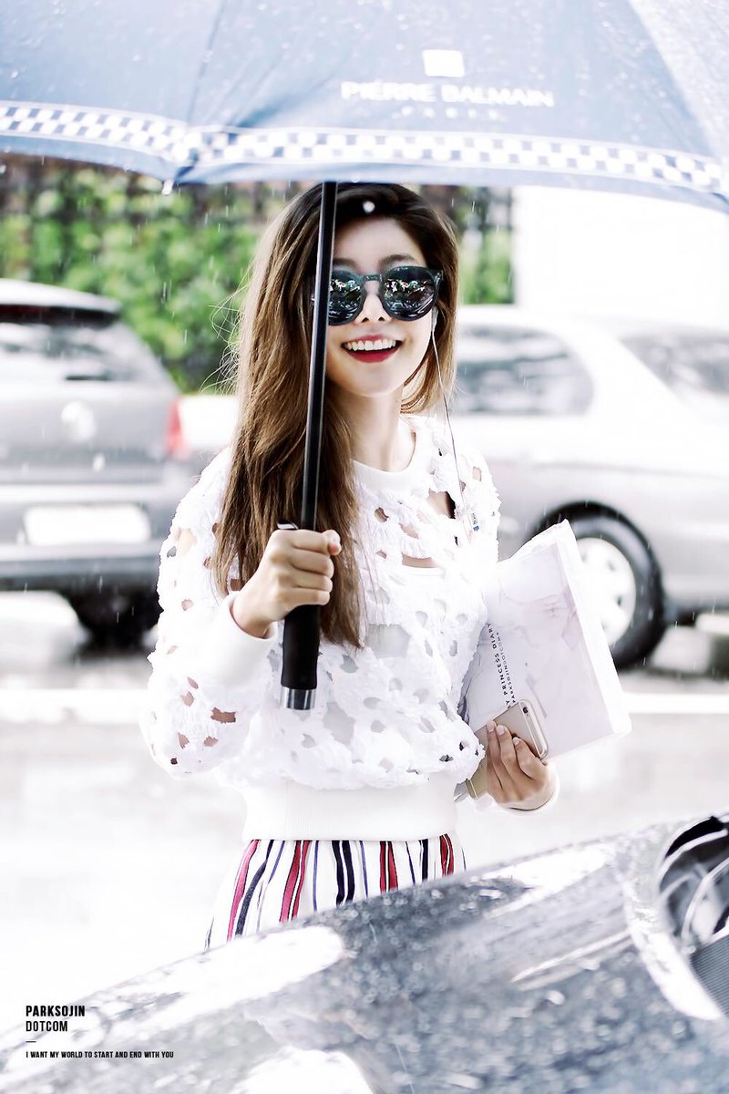 aboutsojin's tweet photo. sojin and umbrellas https://t.co/nD1mYLgZ4R
