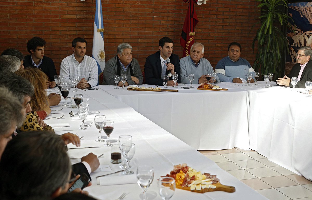 UrtubeyJM's tweet photo. Compartimos un almuerzo con dirigentes gremiales en la Casa de Salta. #CABA https://t.co/Tj5o1ui4xU https://t.co/PUJXa4Shp4