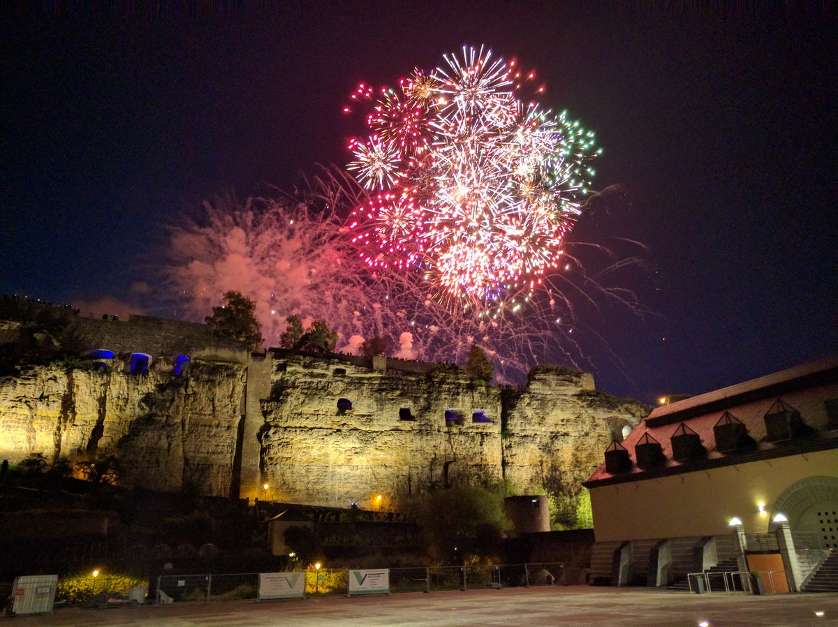 PierrickVdb's tweet photo. #voxxeddayslu + meet&amp;greet + #BELSUE  + feux d'artifice = combo gagnant !!! @voxxed_lu @NowinaSolutions https://t.co/6YR98coFvo
