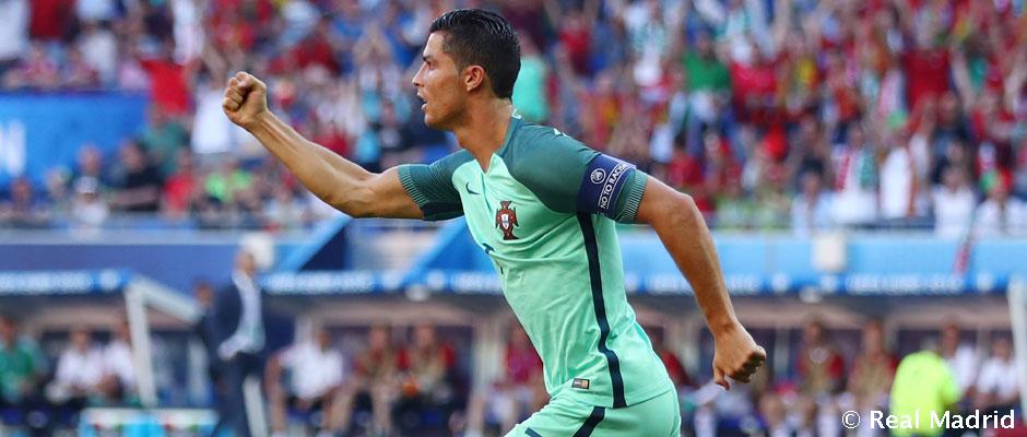 realmadridarab's tweet photo. #POR @Cristiano 💪

3-3: ثنائية كريستيانو رونالدو تقود البرتغال لدور ثمن النهائي 💪

💪 https://t.co/te6xV88uGF https://t.co/cnjM7BL0sE