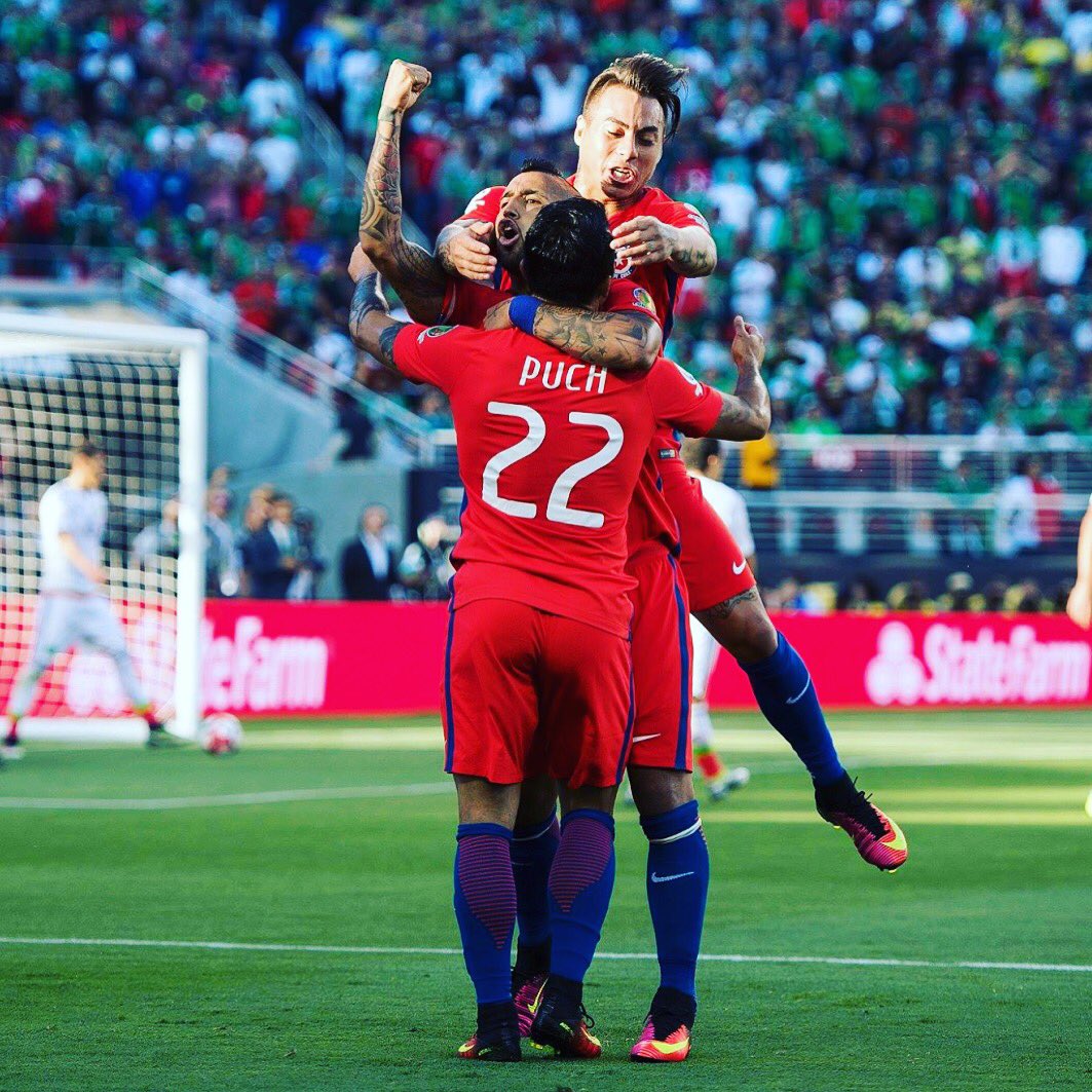 BarRockaxis's tweet image. Hoy CHILE vs Colombia desde las 19hrs. Constitución 151, Providencia. #CA2016 #SCL #LaRoja #LaPrevia #Rockaxis