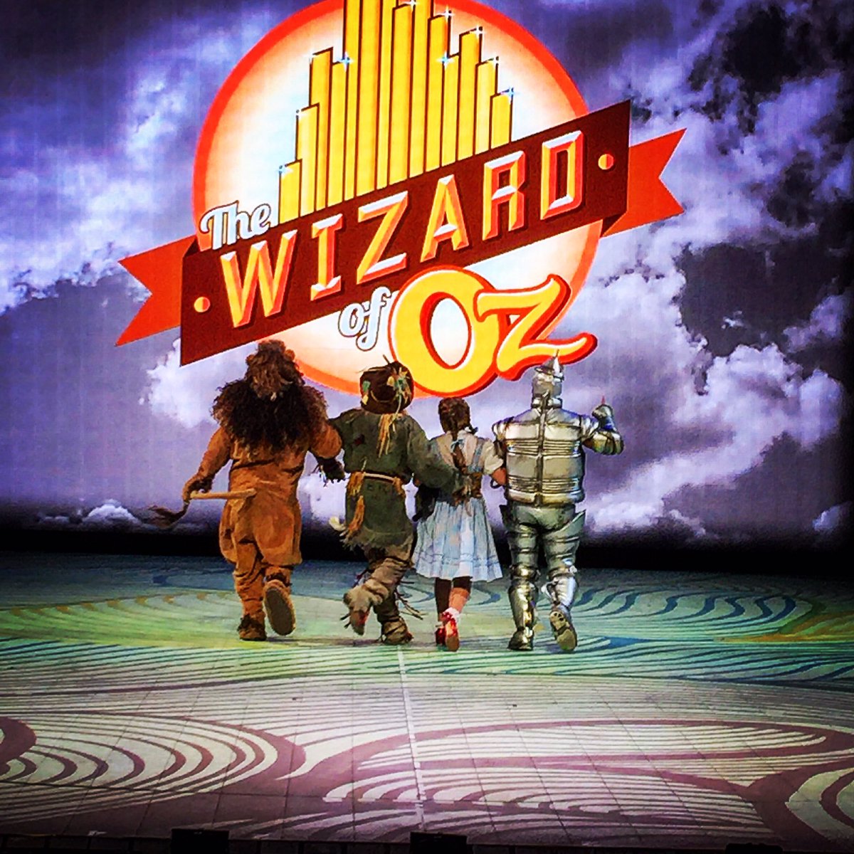 KevinCahoon's tweet photo. 1 show left! 'The Wizard Of Oz' @TheMuny #MunyWizard #wizardofozmuny #stlouis #muny2016 https://t.co/zcVLvmdXNt