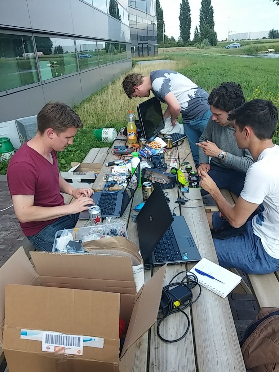 SD_Insights's tweet image. Hardware trial day with @JackSaviorplug #hackaware @YESDelft We build a front beer collision warning on RC Car