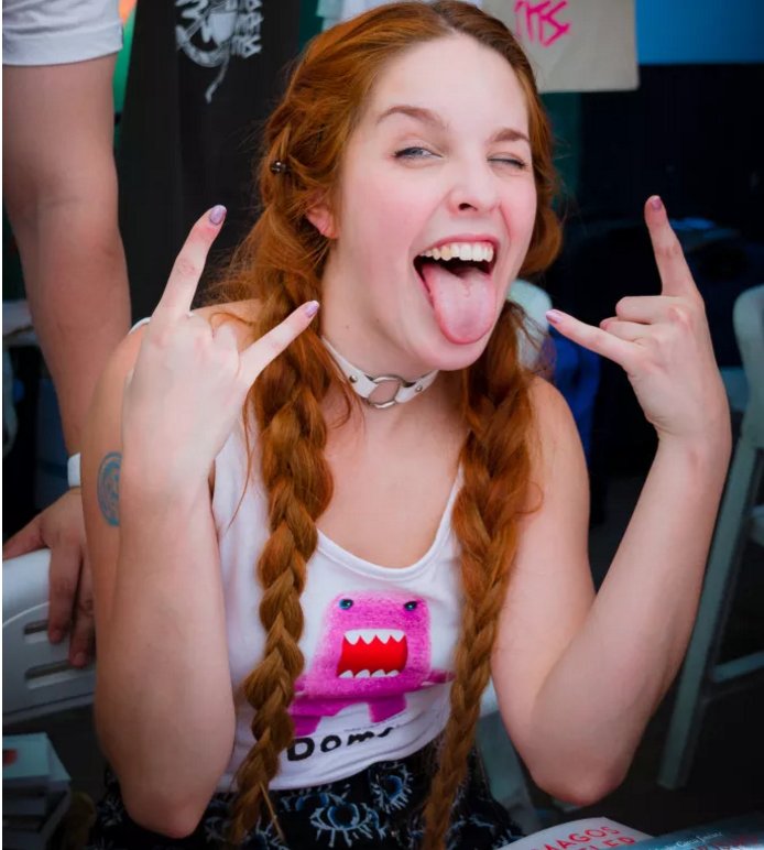 El 25 de junio: ¡Hostia Un Libro! el microfestival de autoedición madridfree.org/hostia-un-libr… foto gracias <a href="/amarnamiller/">Amarna Miller</a>