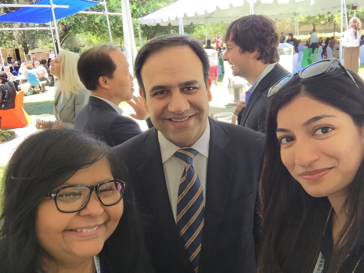 jehan_ara's tweet photo. Running into amazing Pakistanis at #GES2016 https://t.co/IIxZbPu2Cp