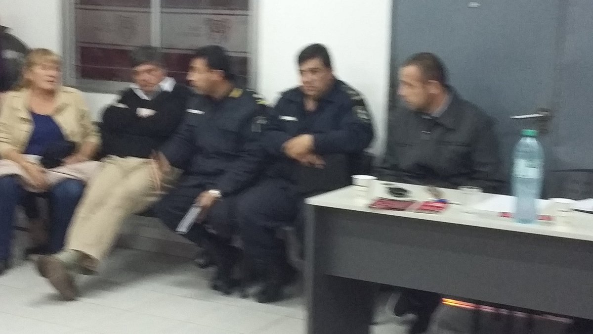 jorge_pelozo's tweet photo. #Ahora en Delegación Las Tunas. Reunion con Vecinos. Tema  #Inseguridad Con Policia Bonaerence y #DcCot https://t.co/3vu4LFPEBM