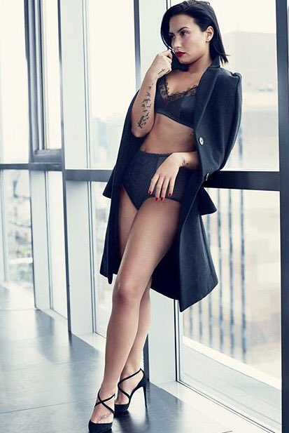 MundoDemetria's tweet photo. Foi brincar de ser linda e nunca mais parou 😍❤️ https://t.co/9v7JVtzGk7