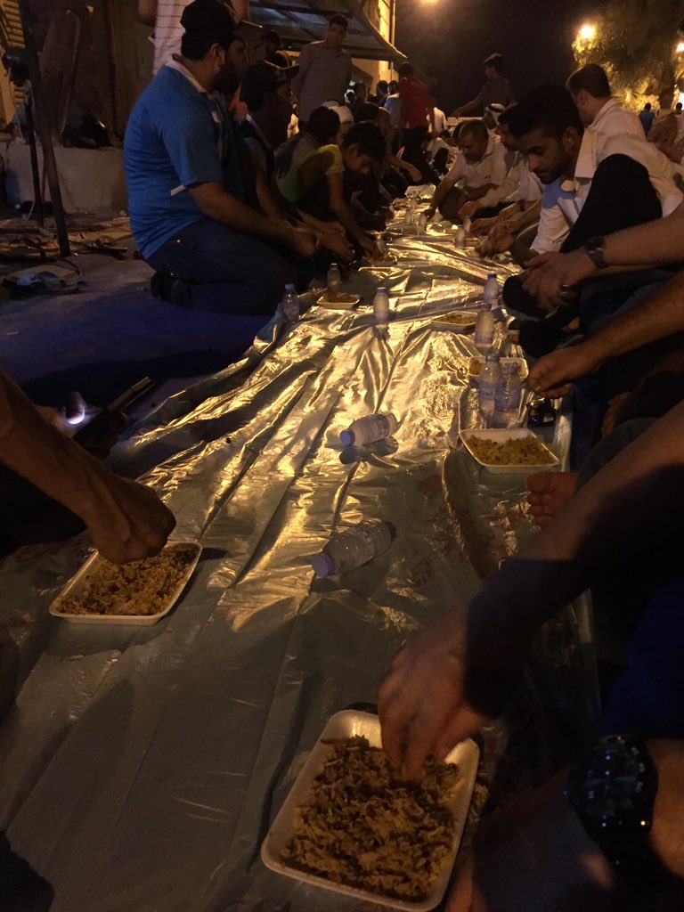 وجبة السحور للمعتصمين #الدراز #البحرين #الشيخ_عيسى_قاسم