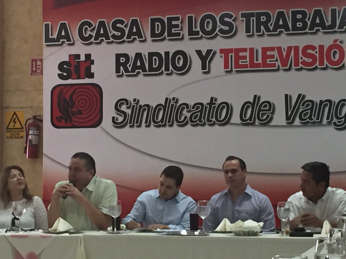 Dip <a href="/PalafoxDavid/">David Palafox</a> presidente del <a href="/CongresoSon/">Congreso Local Son</a> expone ante miembros del <a href="/hmoSTIRT/">STIRTT Hermosillo</a>