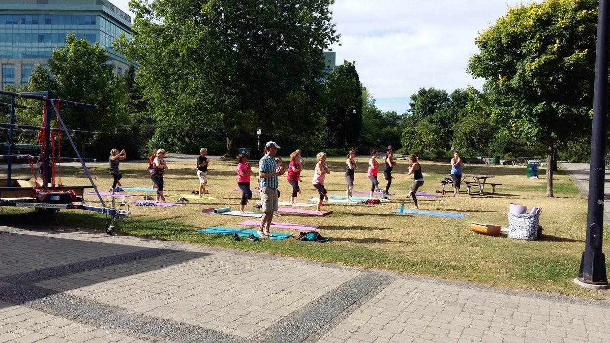 PWRenaud's tweet photo. Quick yoga session before the volunteer paddling party for @CndnCanoeMuseum! Good turnout :D https://t.co/llxR85DIvm