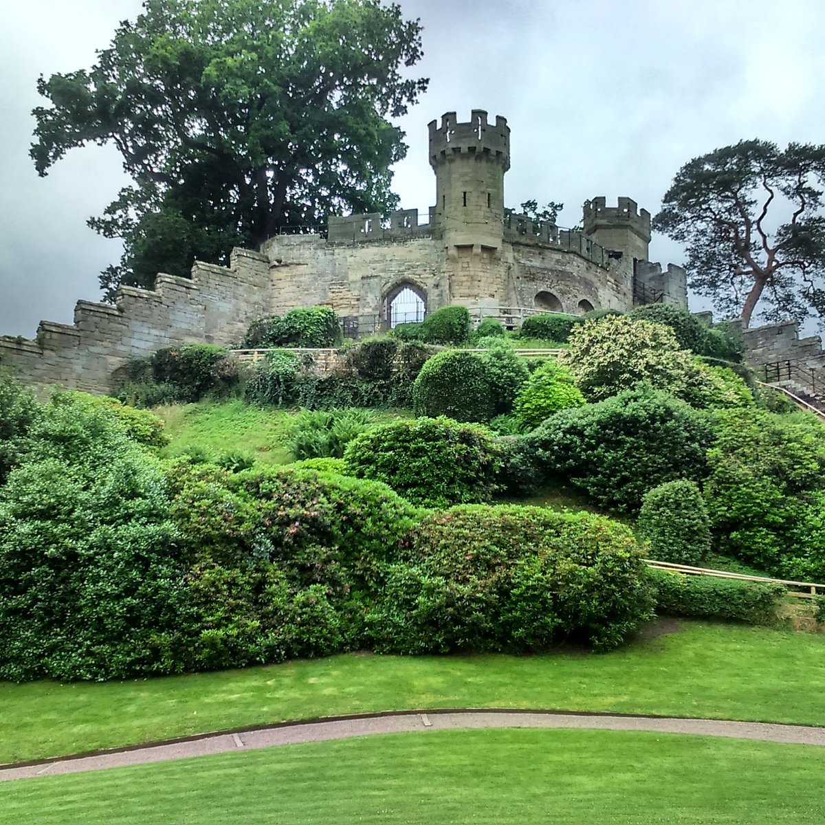HappyHomeEdder's tweet image. 4th visit to @WarwickCastle today. My boy taught his friends (1st visit) all he's learnt #homeed #freedomtolearn