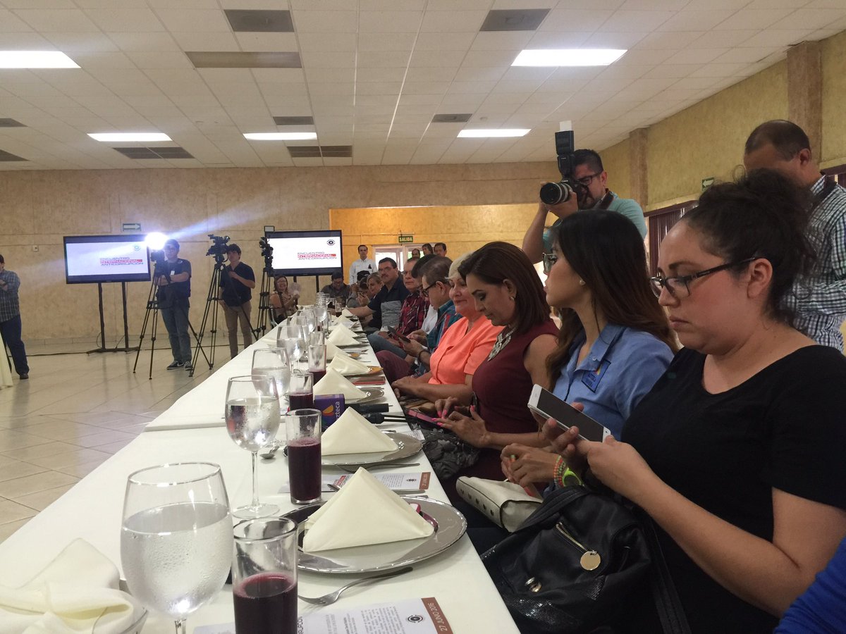 noecuriel's tweet photo. En casa de los trabajadores de la Radio y la TV @hmoSTIRT el dip. @PalafoxDavid Encuentro Intnal. Anticorrupción https://t.co/HMkBP8Y9ya